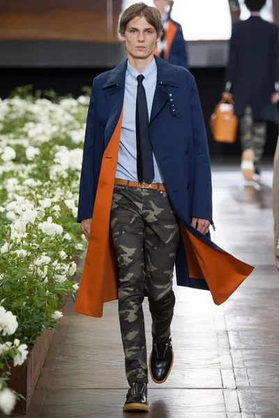 Look 27